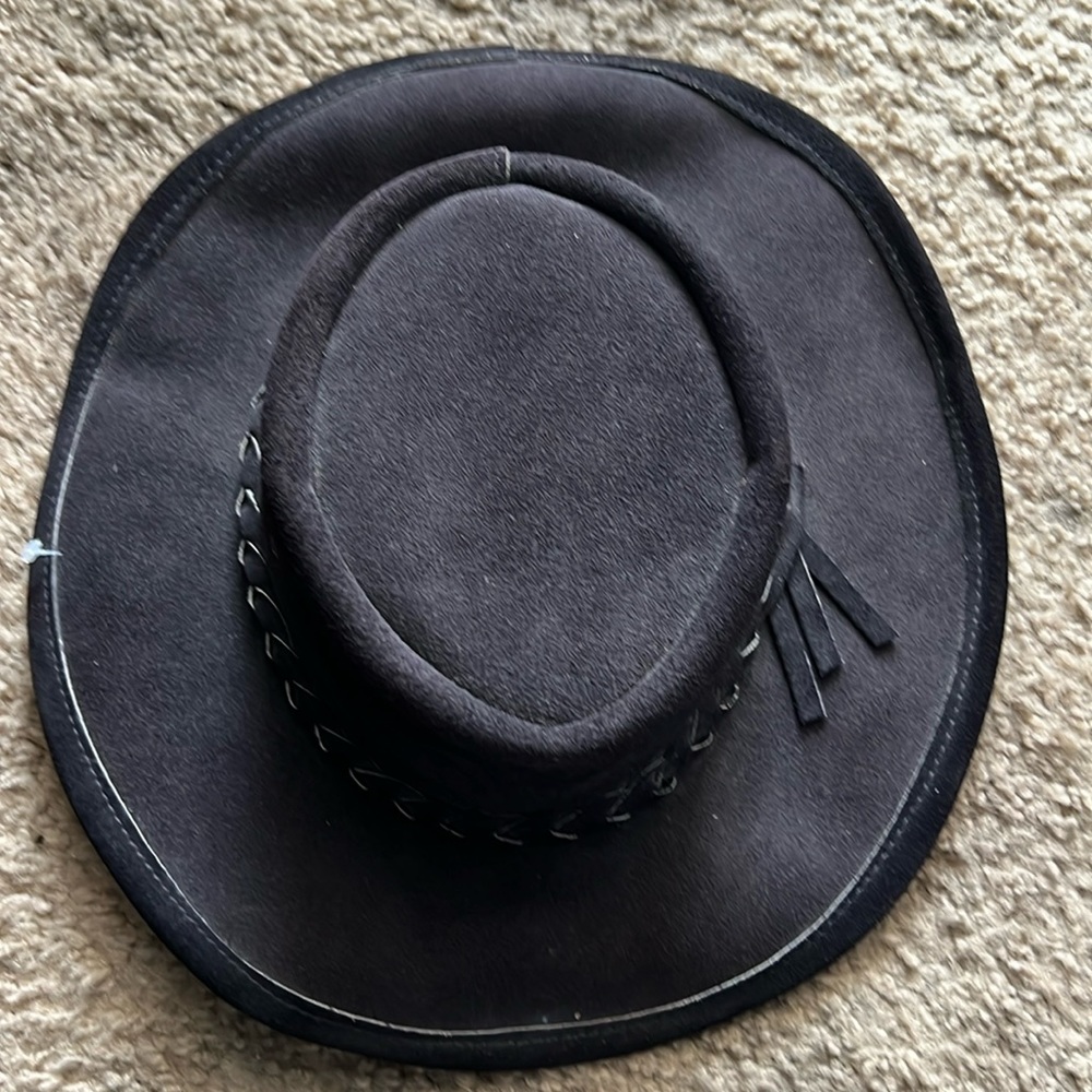 Like new. The Great Australian Hat 1865. 100% Leather. Made In Australia